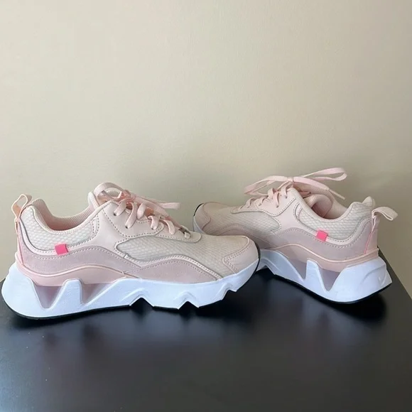 Nike shoes - Picture 8 of 8